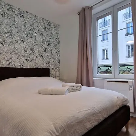 Le Jeanne D'arc Avec Sa Terrasse By Unsejouranancy Fr Nancy