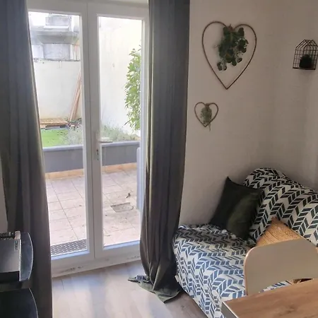 Le Jeanne D'arc Avec Sa Terrasse By Unsejouranancy Fr Apartmán *