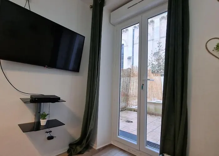 Le Jeanne D'arc Avec Sa Terrasse By Unsejouranancy Fr Apartmán *