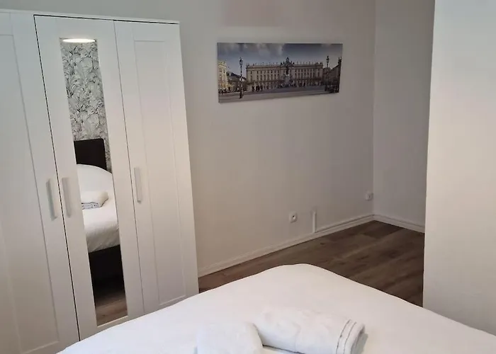 Le Jeanne D'arc Avec Sa Terrasse By Unsejouranancy Fr Lägenhet *