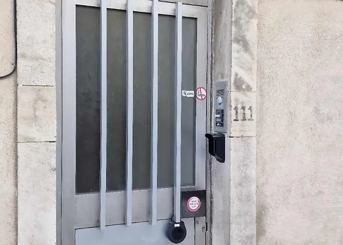 Le Jeanne D'arc Avec Sa Terrasse By Unsejouranancy Fr * Nancy