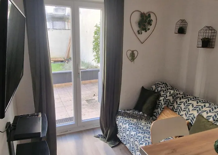 Le Jeanne D'arc Avec Sa Terrasse By Unsejouranancy Fr Apartmán *